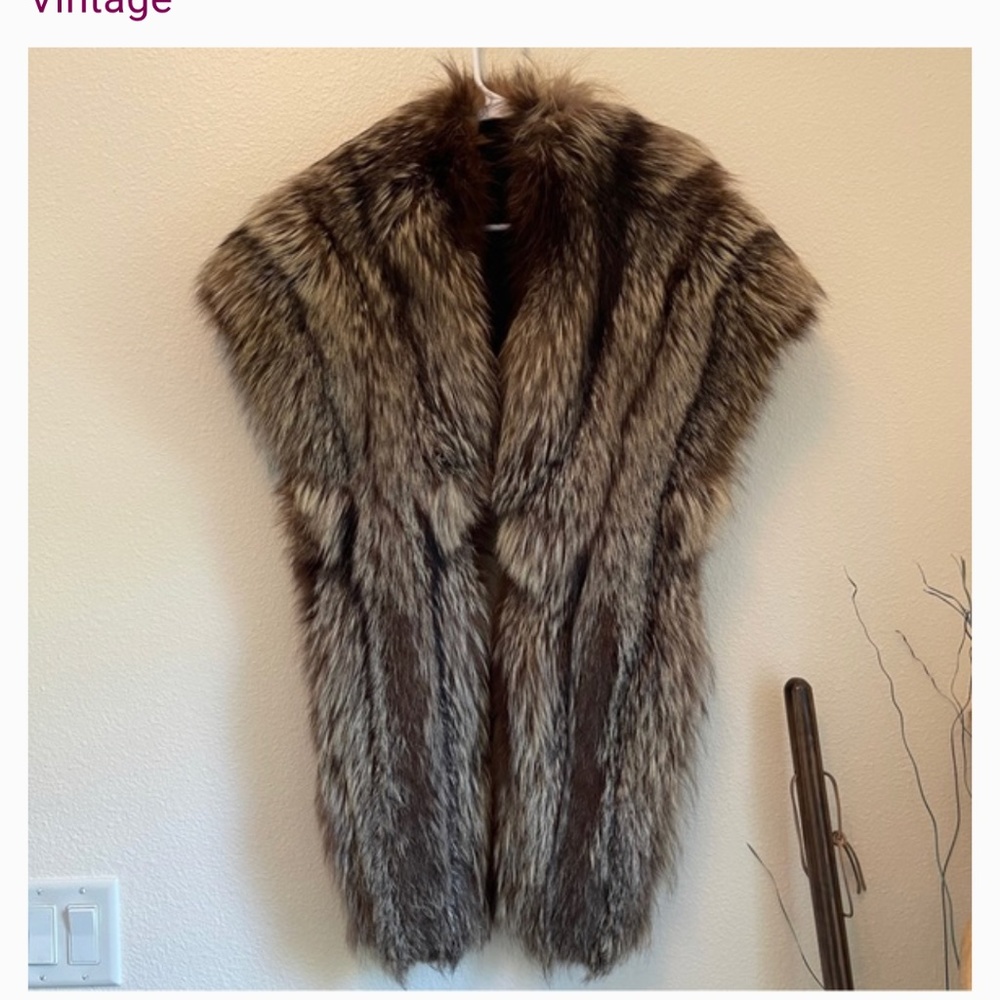 Vintage Fur Extra Long Raccoon or Beaver. Lined straps ! Absolutely gorgeous!